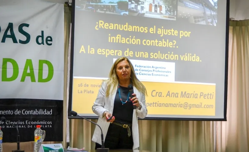 Seminario de actualización contable en la UNSAdA: normas profesionales